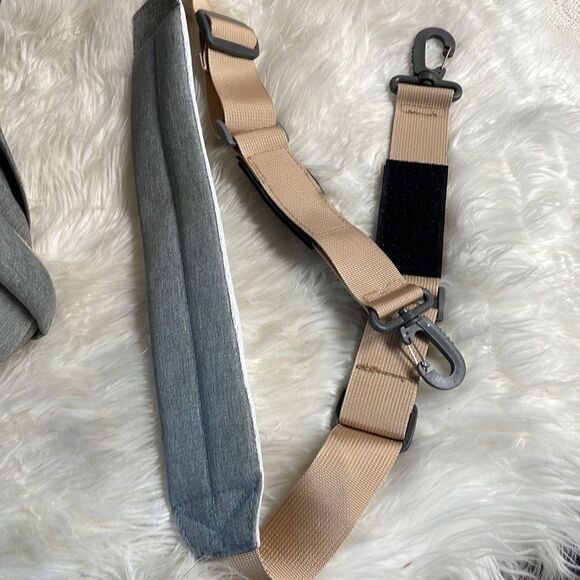 Diaper Bag with Built in Changing Station and USB Plug Brand New NWOT - Picture 10 of 13